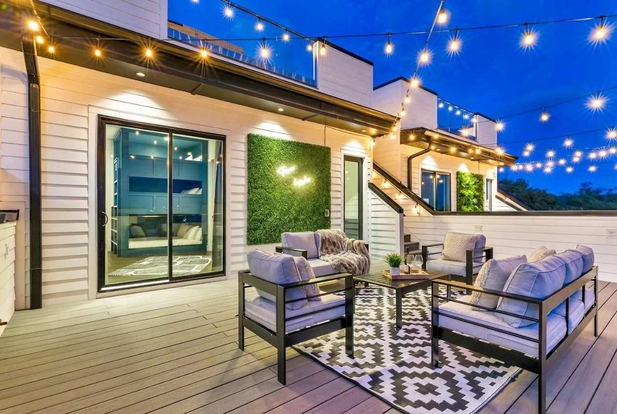 Double Rooftop Decks Hot Tub Karaoke *
