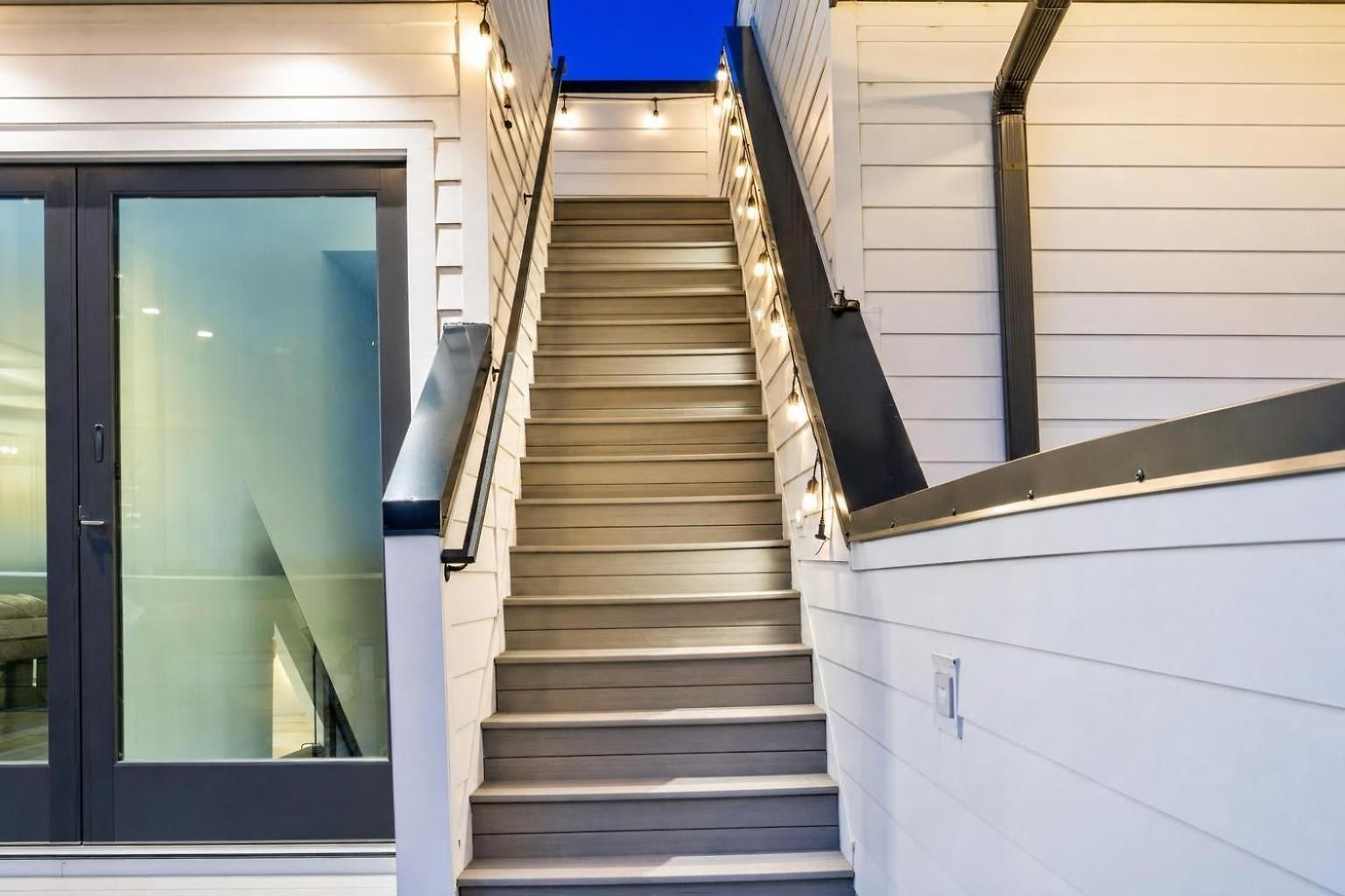 Double Rooftop Decks Hot Tub Karaoke Holiday home Nashville