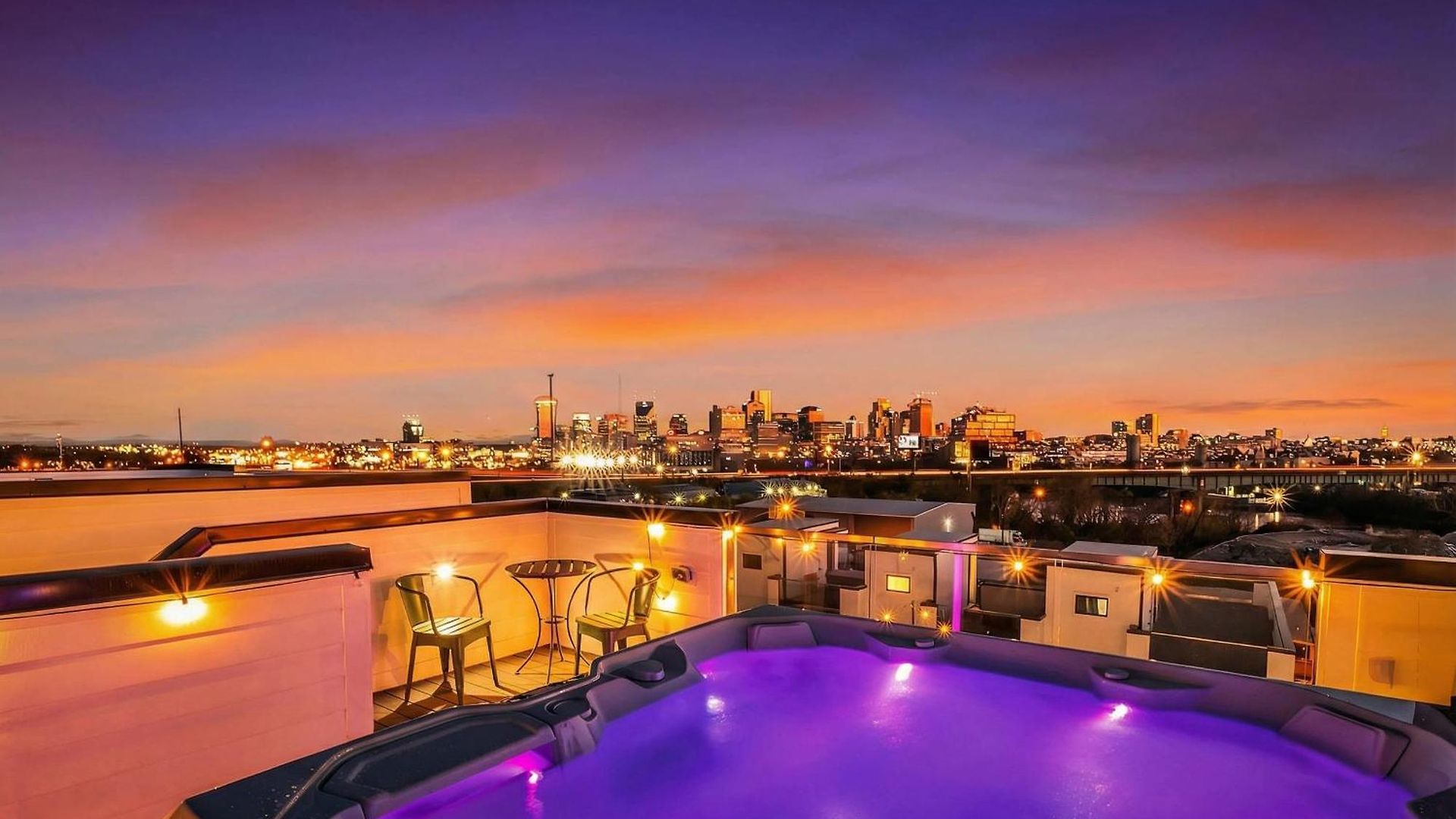 2 Hot Tubs Karaoke Game Downtown Holiday home *