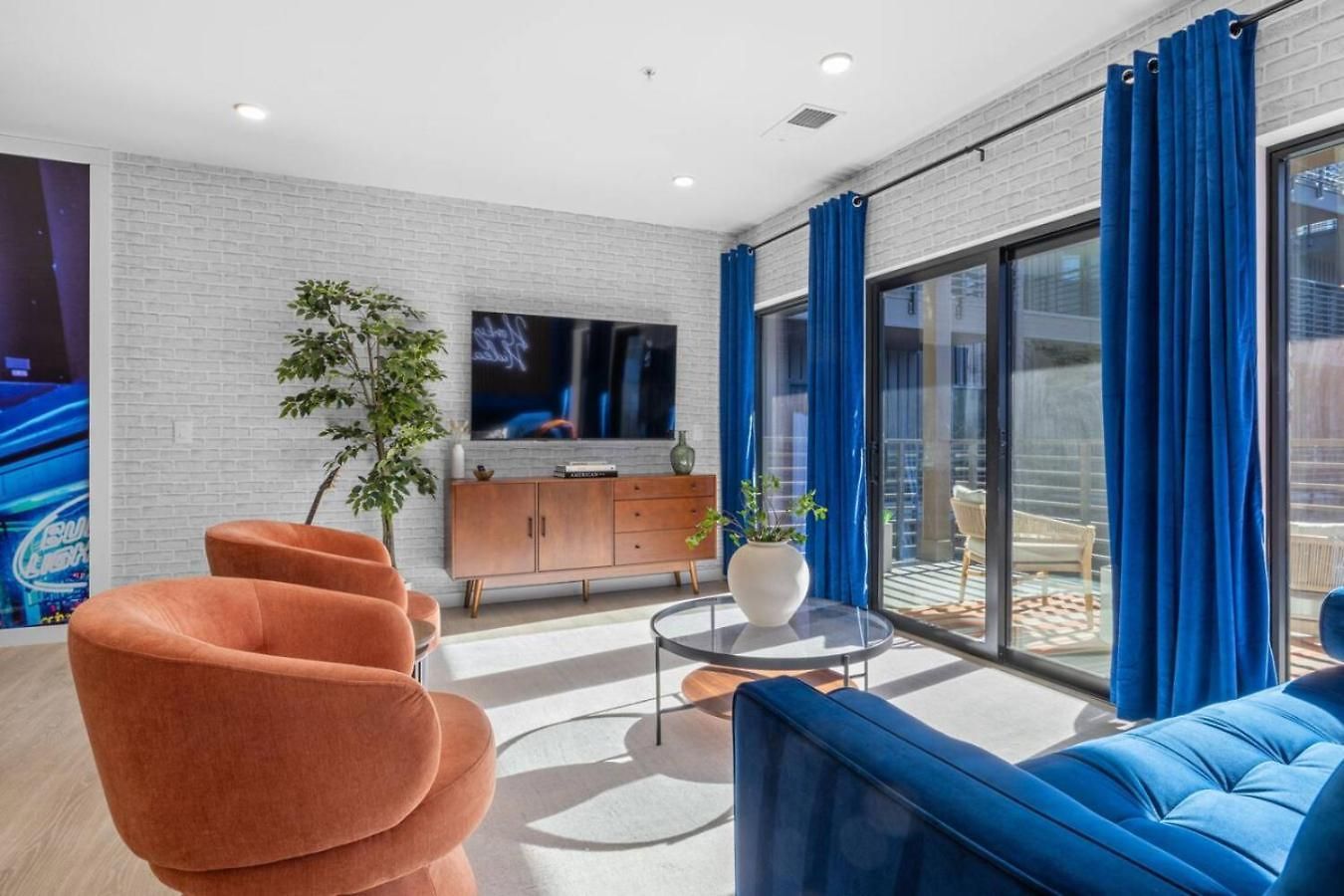 Honky Tonk Hideaway Walk To Broadway W Gym, Pool, Parking Holiday home *
