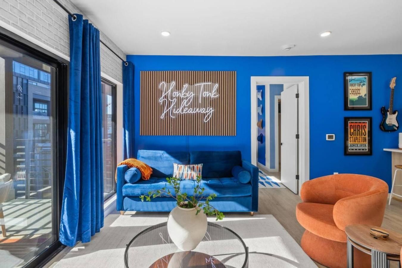Honky Tonk Hideaway Walk To Broadway W Gym, Pool, Parking Holiday home Nashville