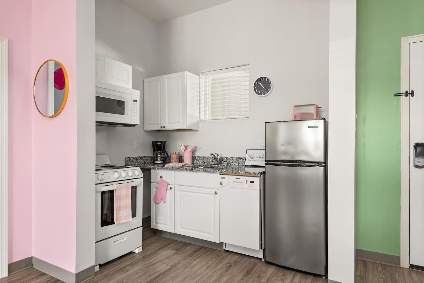 Apartment 4br Condo, Sleeps 13 Near Broadway *