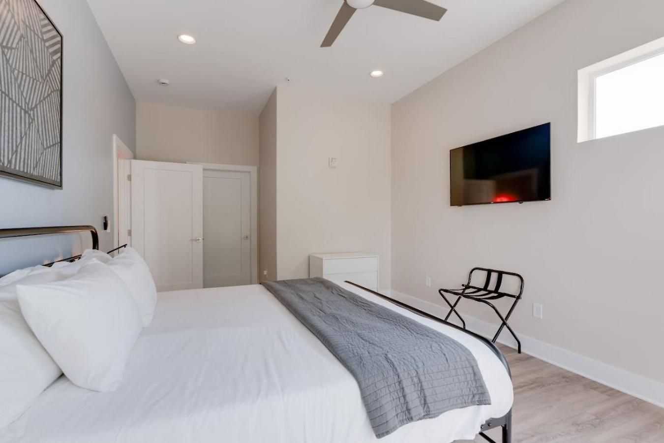 Prime West End 2br W, Sauna And Balcony Near Vandy! * Nashville