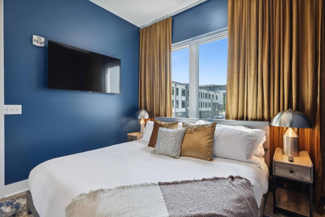 Rhinestone Cowboy 5 Min To Downtown *