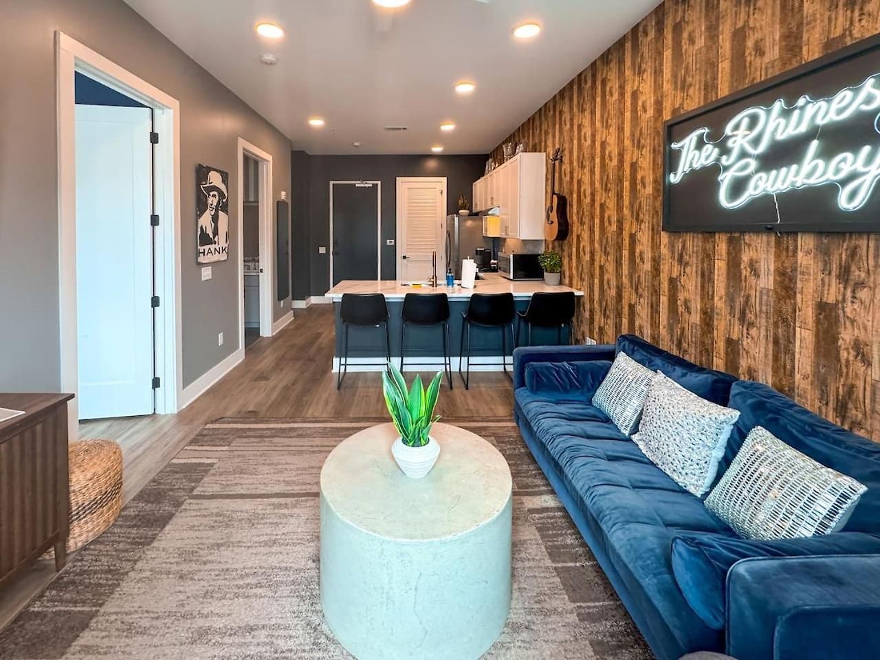 Apartment Rhinestone Cowboy 5 Min To Downtown *