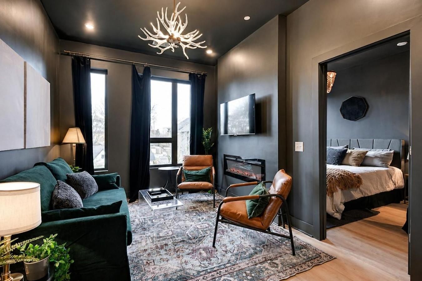 East Nash Top-floor 1br | Rooftop Deck | Sleeps 6 *