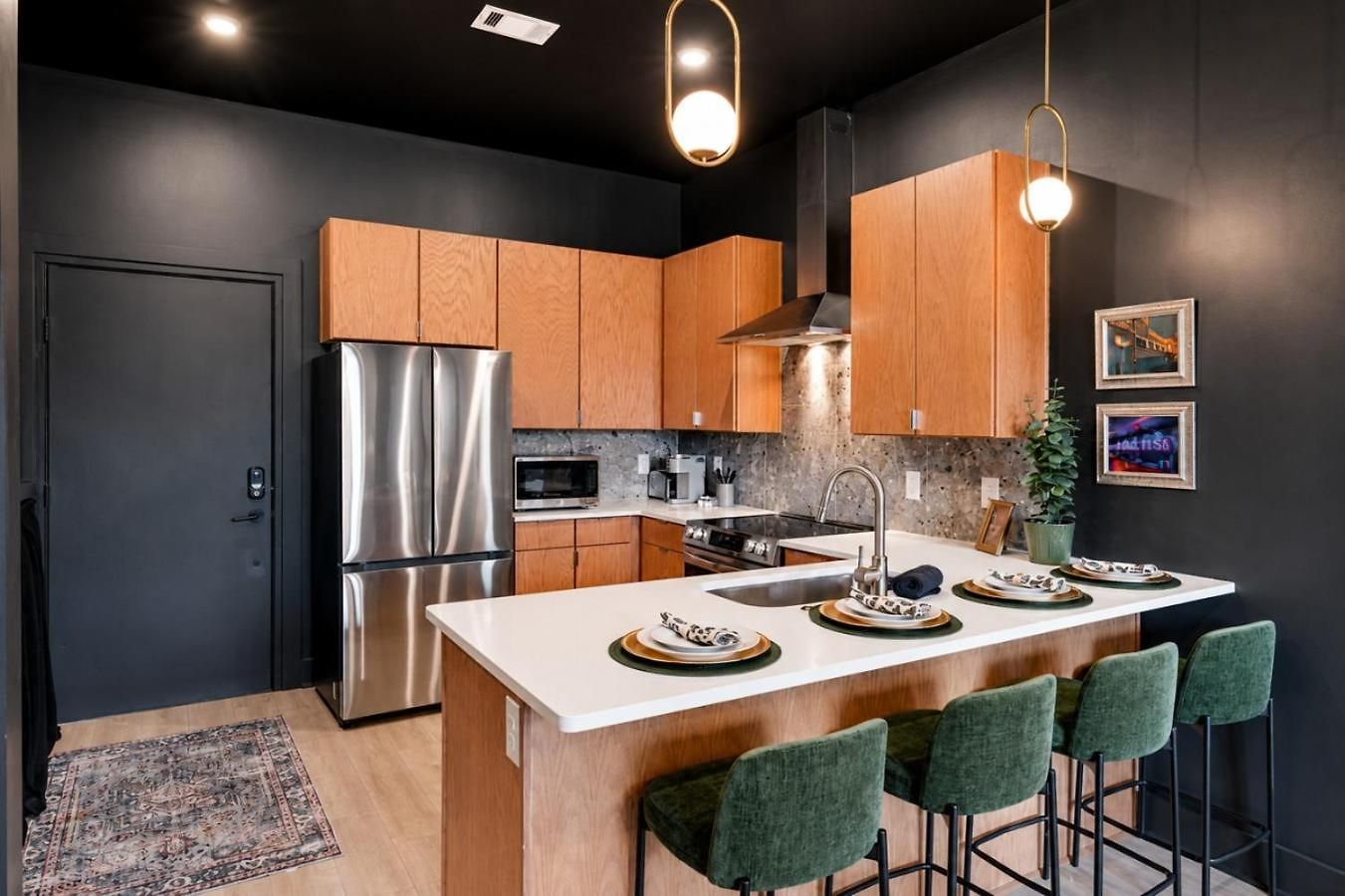 East Nash Top-floor 1br | Rooftop Deck | Sleeps 6 * Nashville