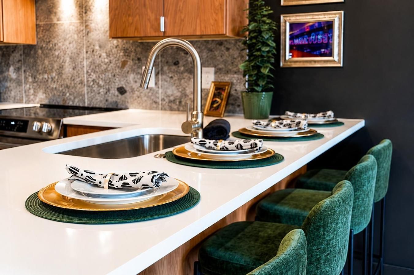 East Nash Top-floor 1br | Rooftop Deck | Sleeps 6 Holiday home *