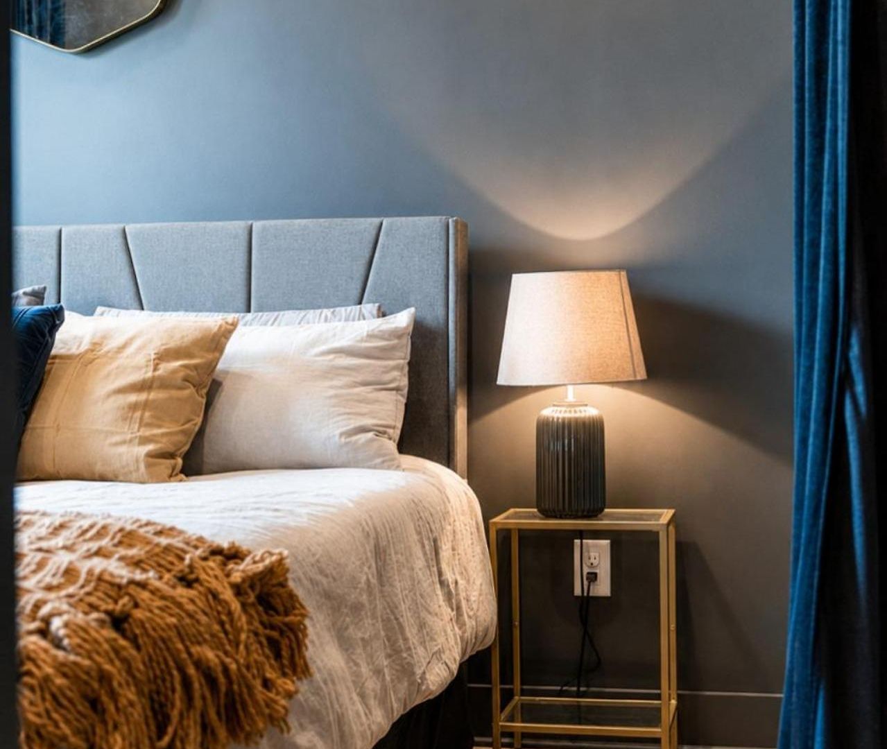 East Nash Top-floor 1br | Rooftop Deck | Sleeps 6