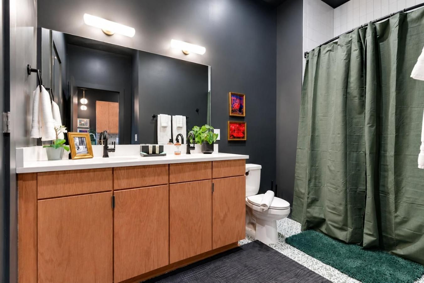 East Nash Top-floor 1br | Rooftop Deck | Sleeps 6 Holiday home *