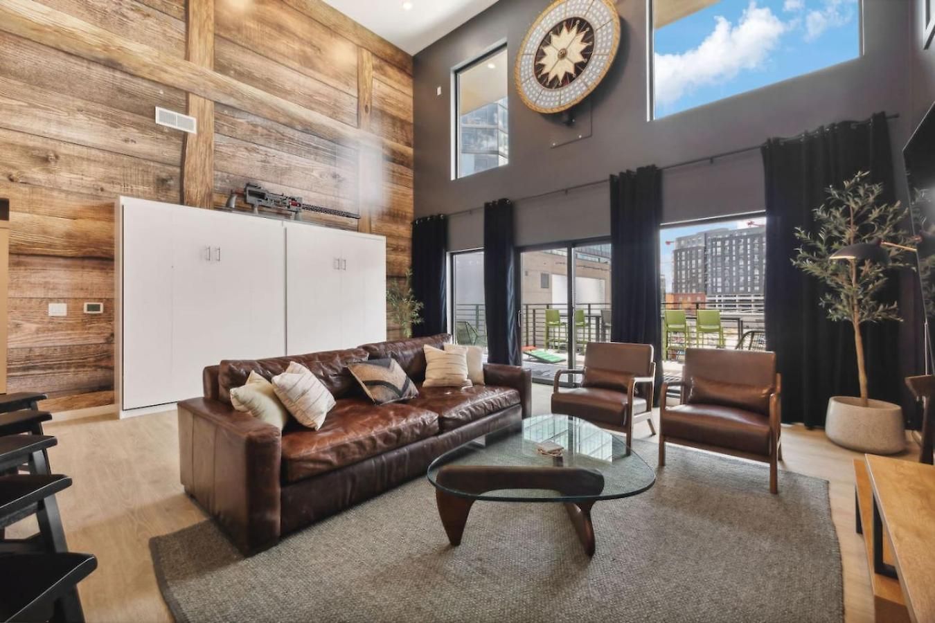 Walk To Broadway! The Man Cave/cowboys & Playboys With Pool & Gym Apartment *