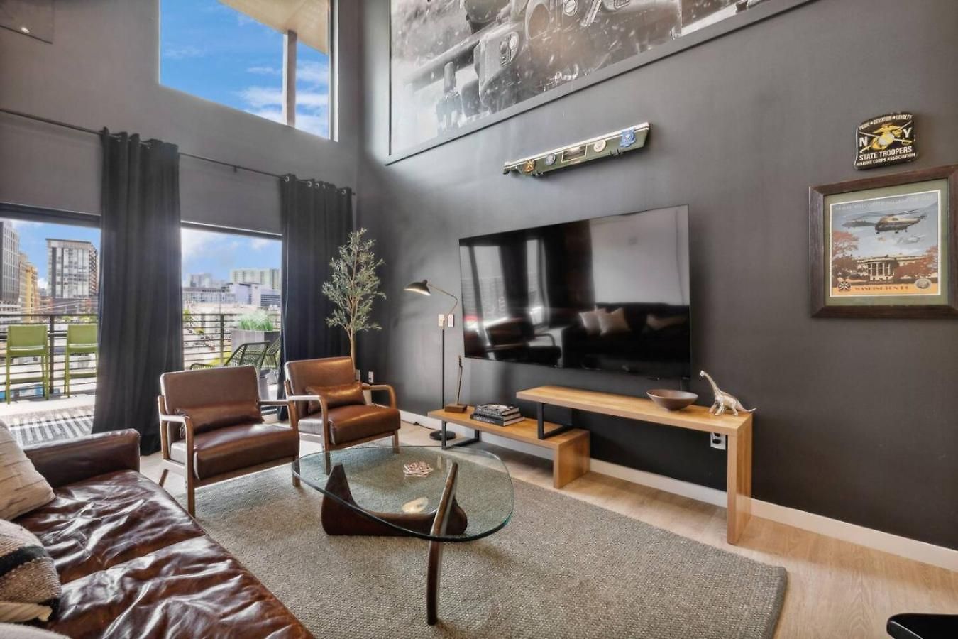 Walk To Broadway! The Man Cave/cowboys & Playboys With Pool & Gym Apartment