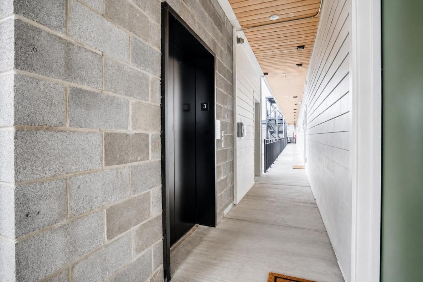 East Nash Top-floor 1br | Rooftop Deck | Sleeps 6 * Nashville