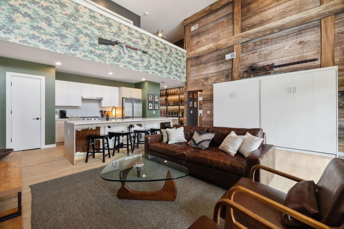 Apartment Walk To Broadway! The Man Cave/cowboys & Playboys With Pool & Gym Nashville
