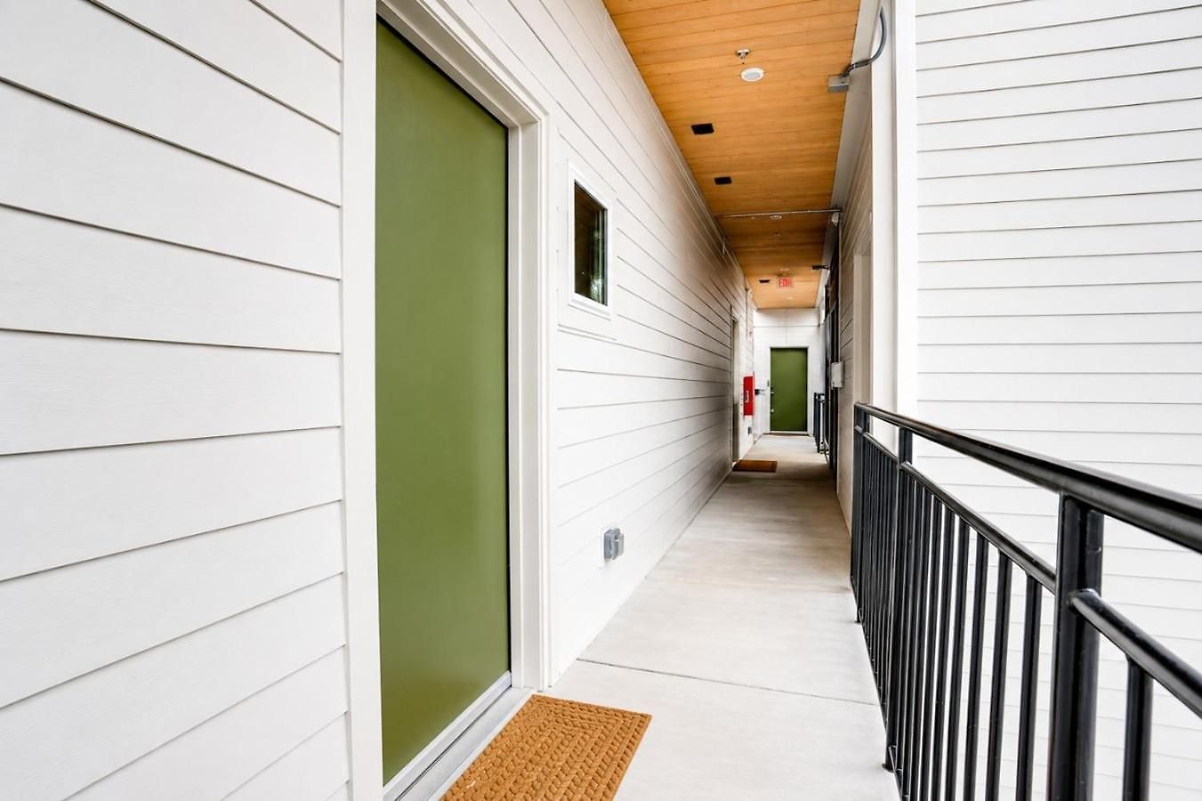 Holiday home East Nash Top-floor 1br | Rooftop Deck | Sleeps 6 *