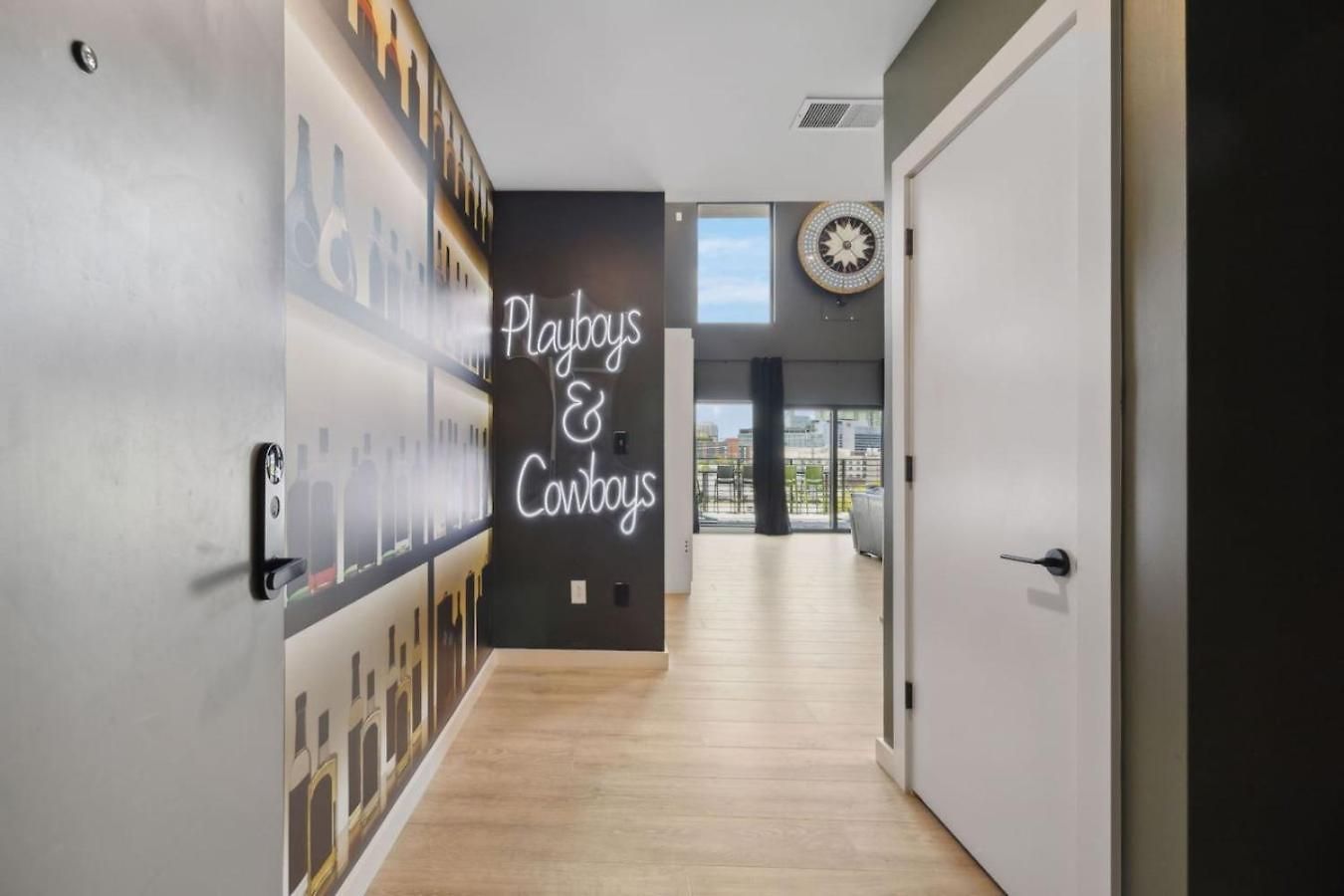 Walk To Broadway! The Man Cave/cowboys & Playboys With Pool & Gym Apartment *