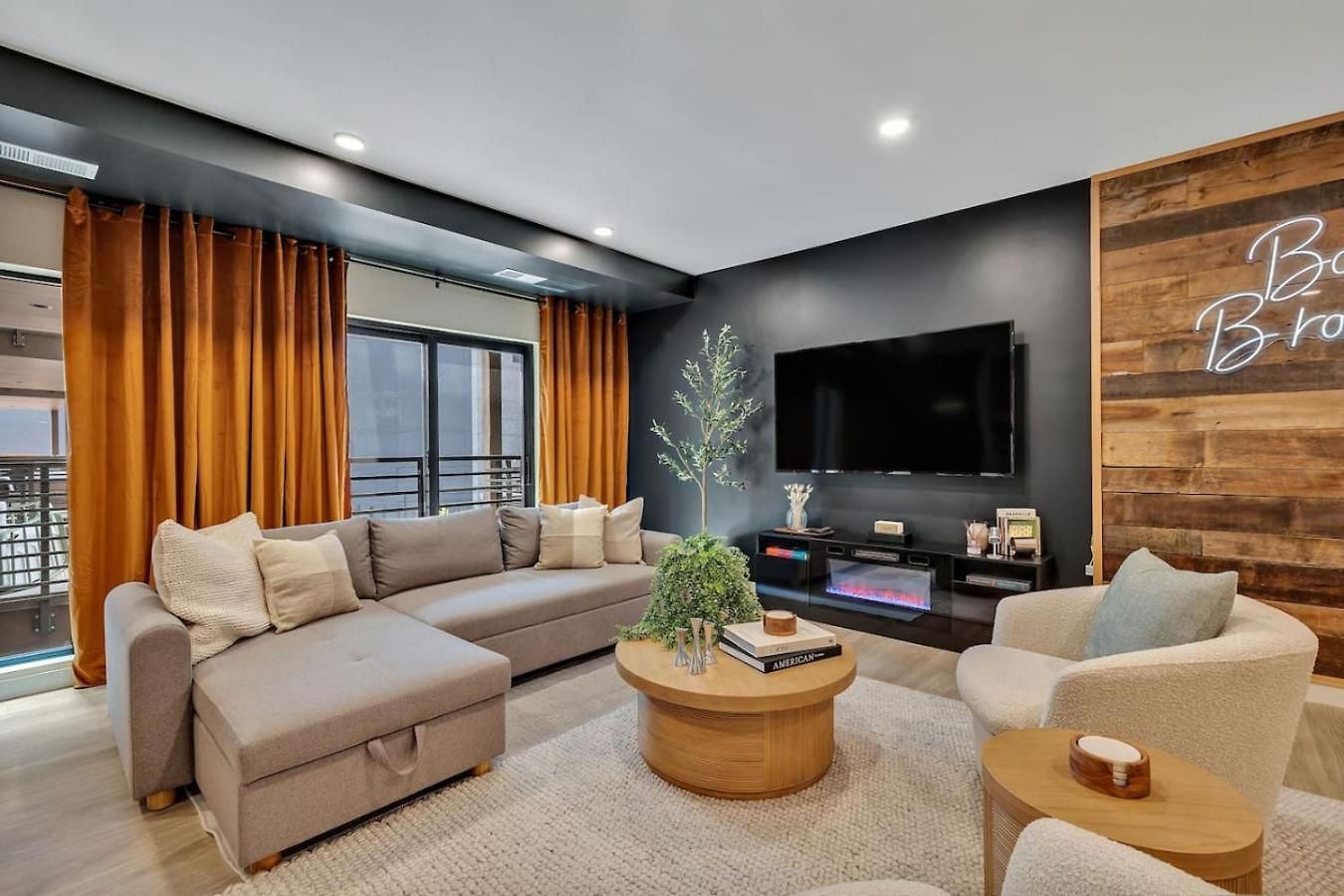 Apartment Boots On Broadway In Downtown With Parking, Pool, Gym Nashville