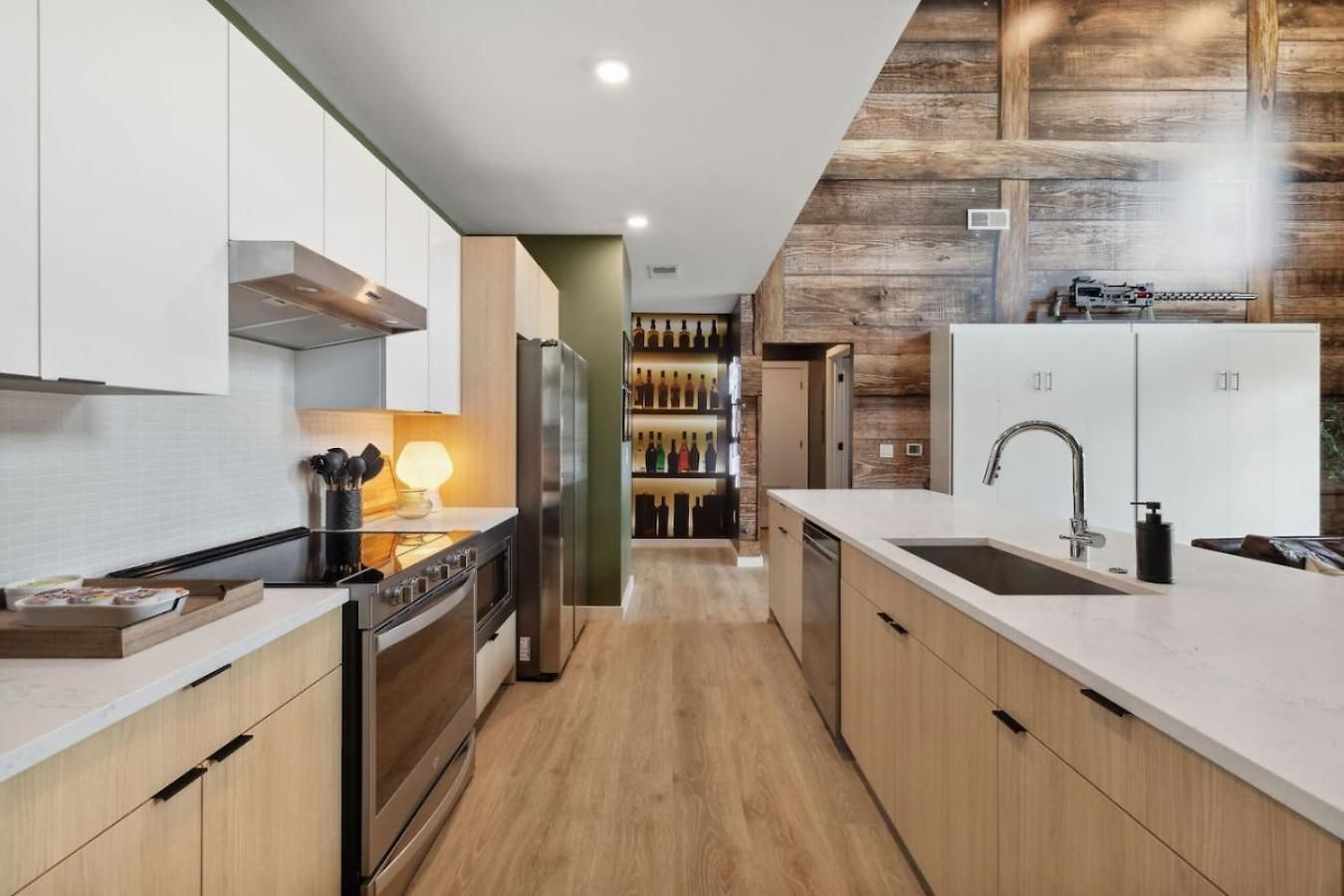 Walk To Broadway! The Man Cave/cowboys & Playboys With Pool & Gym Apartment Nashville