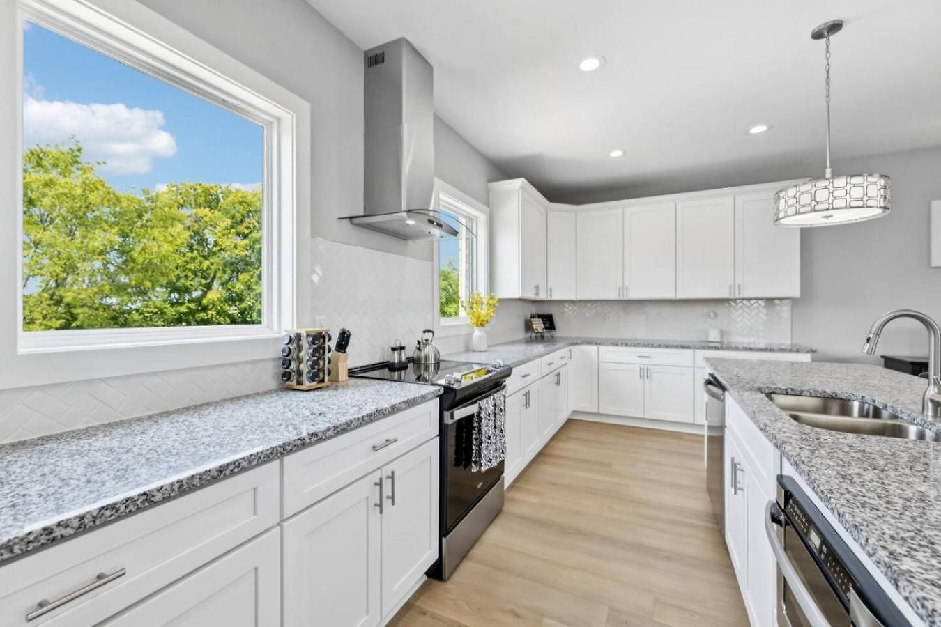 Friends In Skyline Places, 10 Min To Broadway, Perfect For Groups *