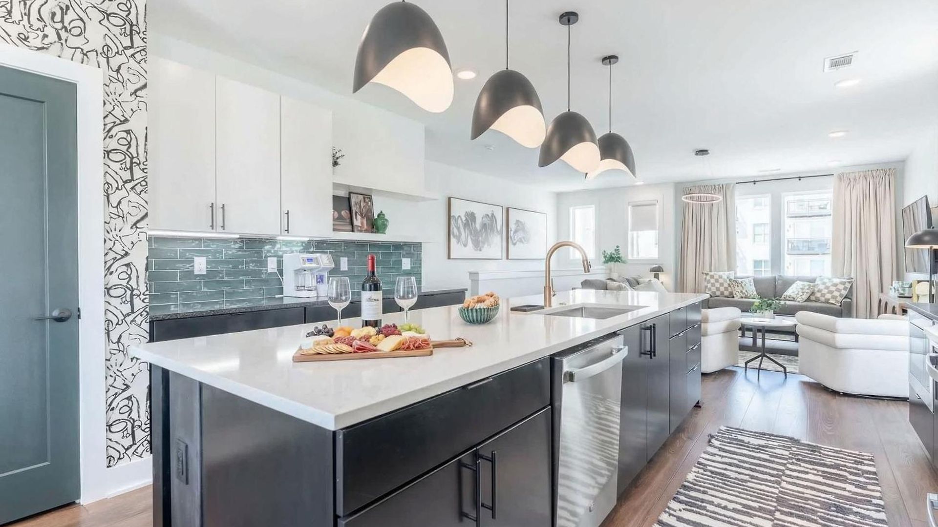 Luxe 4br Retreat With Rooftop Fire Pit & Garage Holiday home *