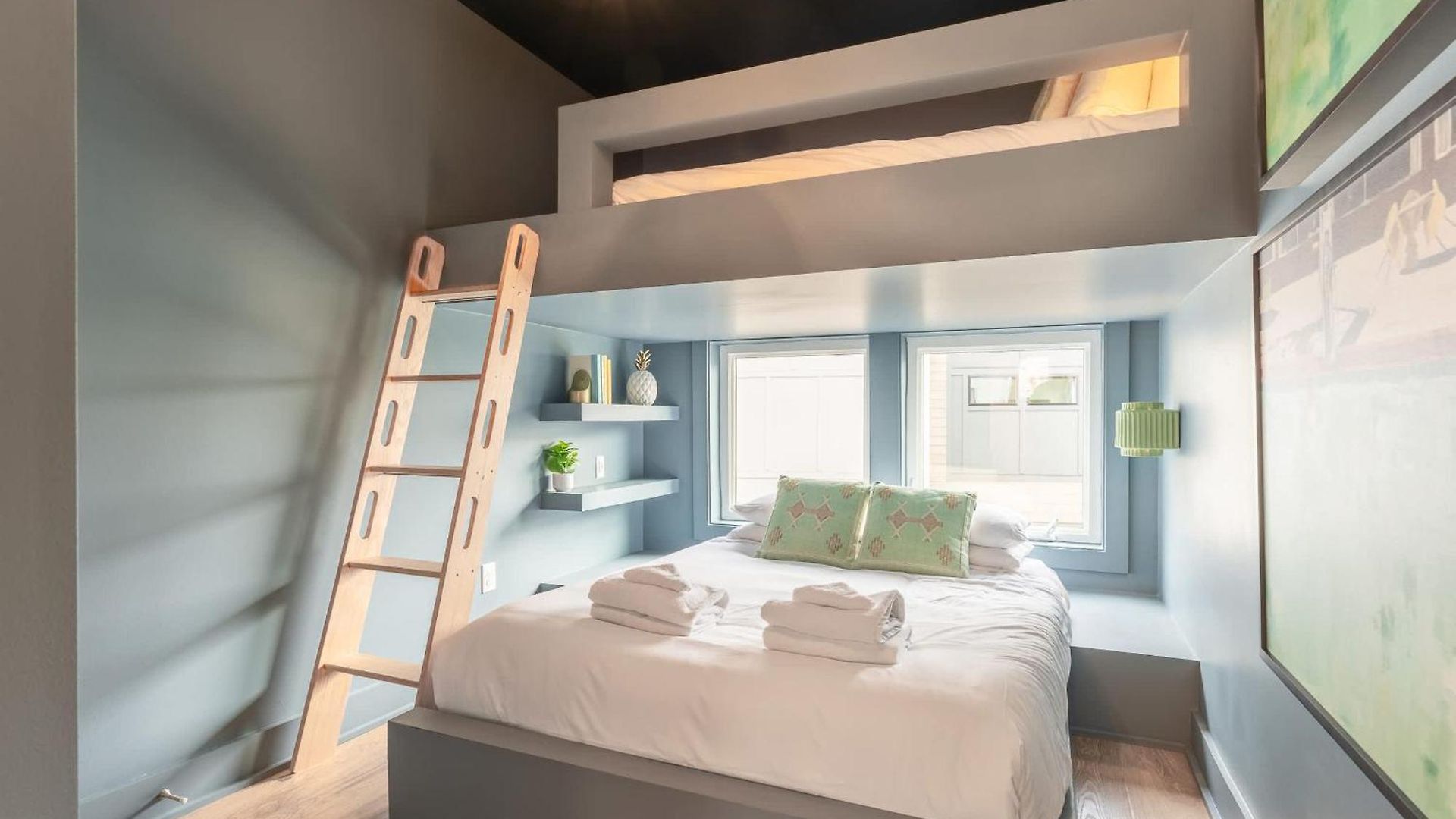 Luxe Group With Hot Tub & Rooftop Lounge Holiday home *