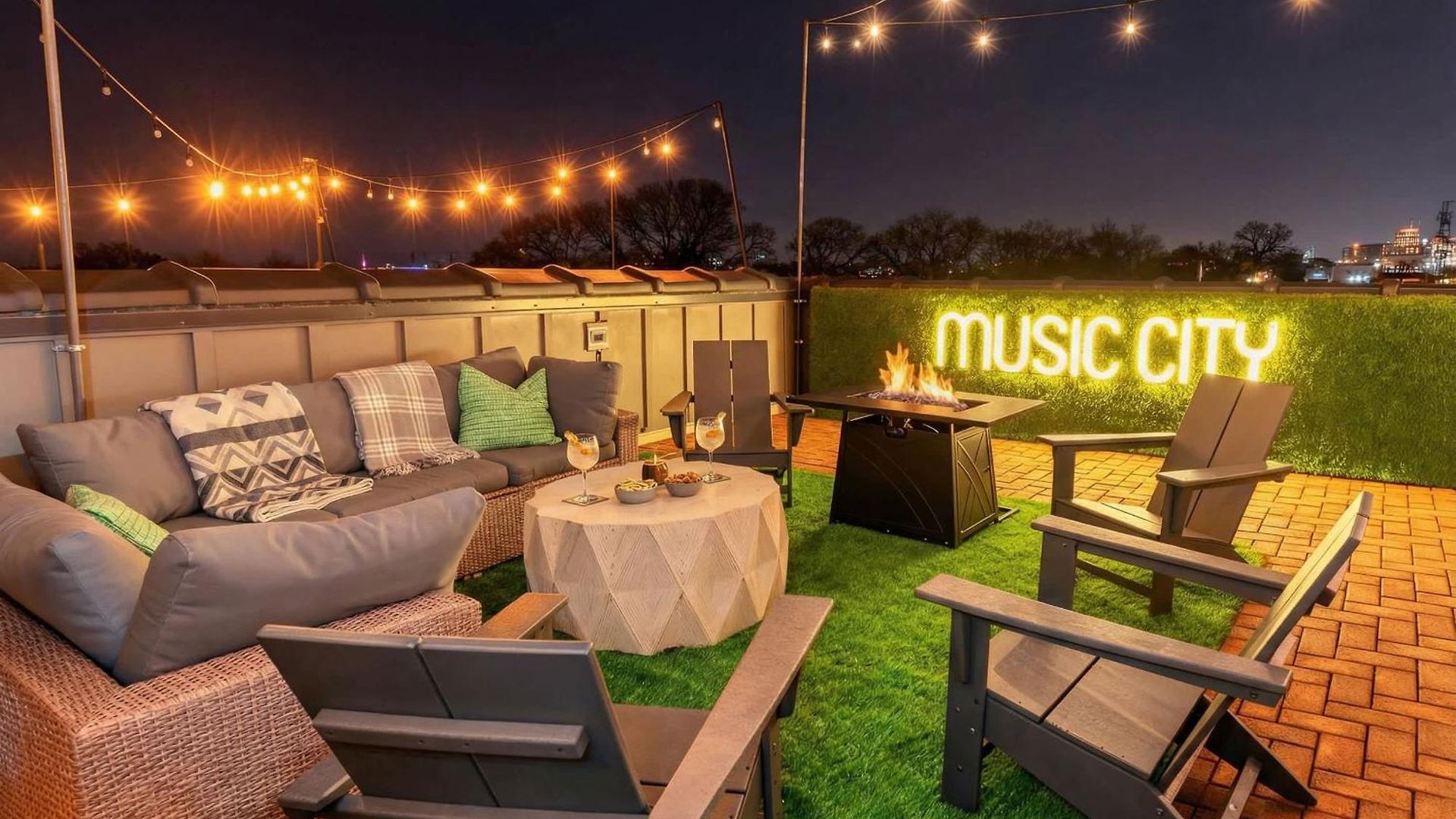 Skyline Views With Double Rooftop Deck & Game *