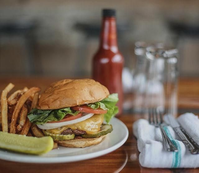 Courtyard Penthouse, Kings Beds & Soaring Ceilings, 1 Of 7 Themed Lofts At Cowrite, Find Coffee And Tacos Downstairs, Complimentary Spin Class, Walk To Shopping In 12 South, 10 Minutes To Broadway, Parking, 24 Hr Hospitality Nashville