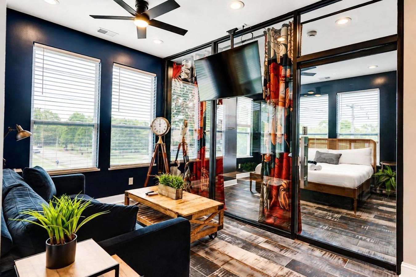 Apartment Gallant Glass 4br Floor Walk To Vandy! *