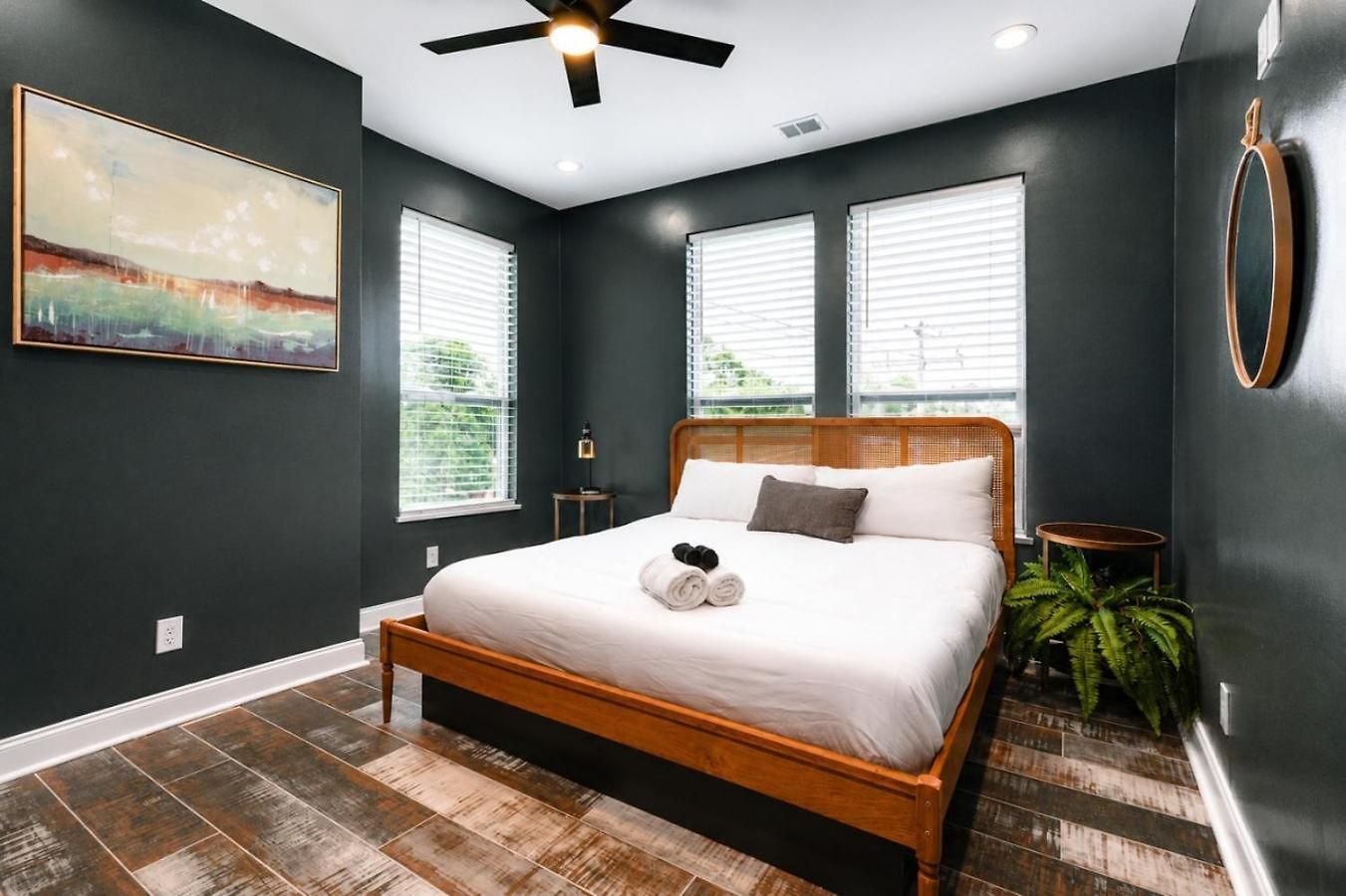 Gallant Glass 4br Floor Walk To Vandy! Apartment Nashville
