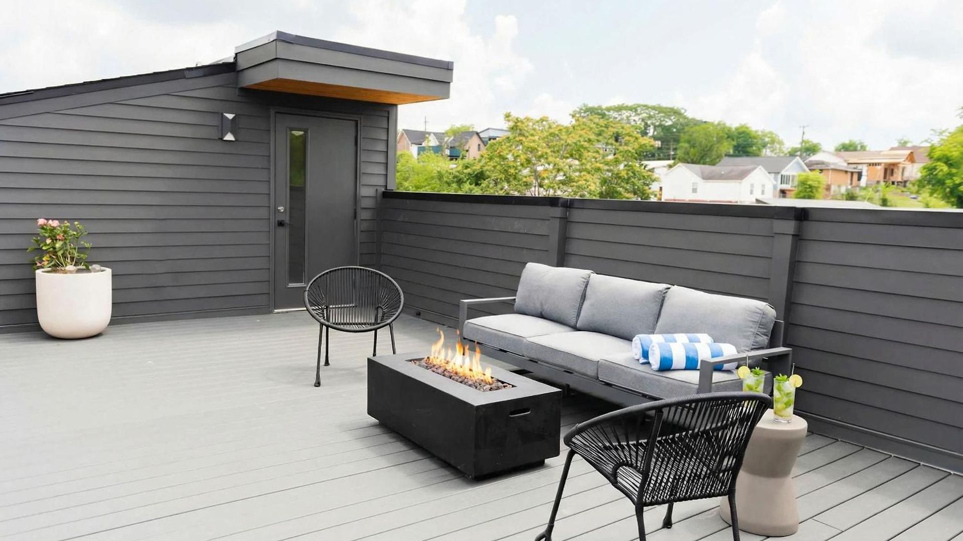 Dual Homes Rooftop Deck In Downtown Holiday home *