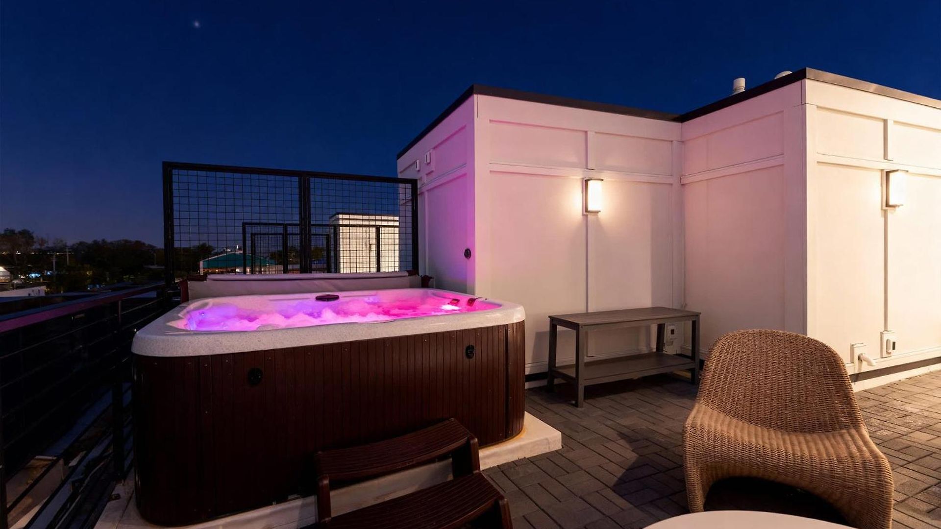 Two Luxury Homes Hot Tub Fire Pit Views Holiday home *