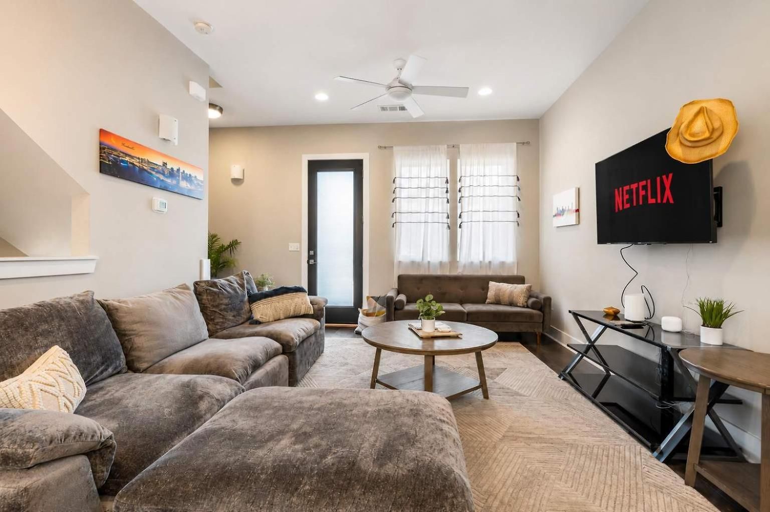 Holiday home Chic Near Downtown Sleeps 14 Nashville