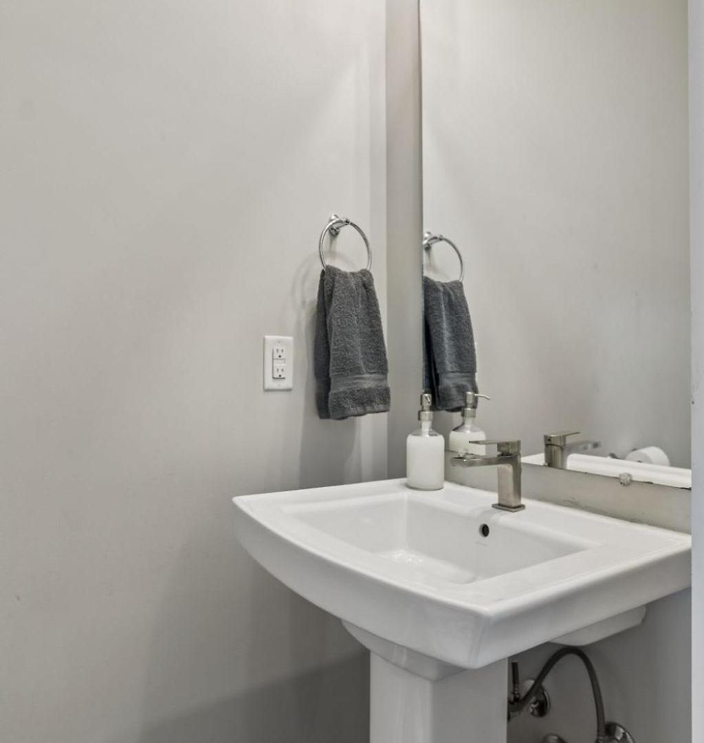 Chic Near Downtown Sleeps 14 Holiday home Nashville