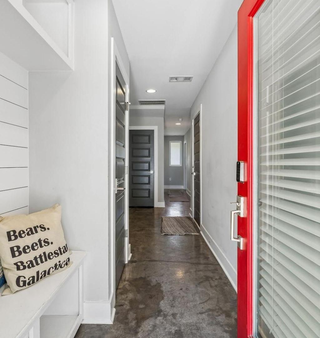 Chic Near Downtown Sleeps 14 Nashville