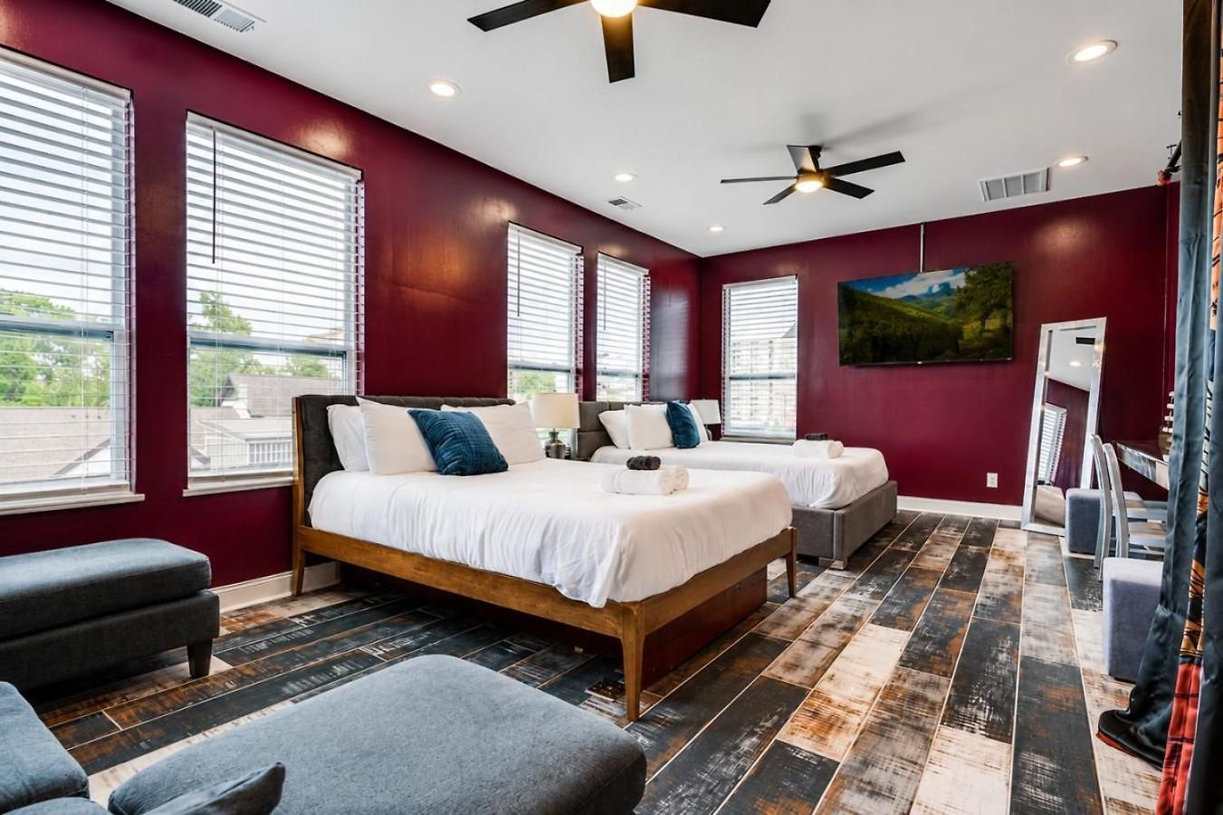 Apartment Gallant Glass 4br Floor Walk To Vandy! *