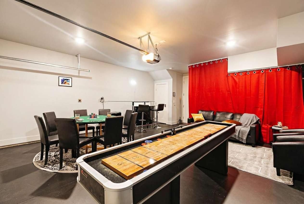 Private With Rooftop Game Near Downtown Holiday home