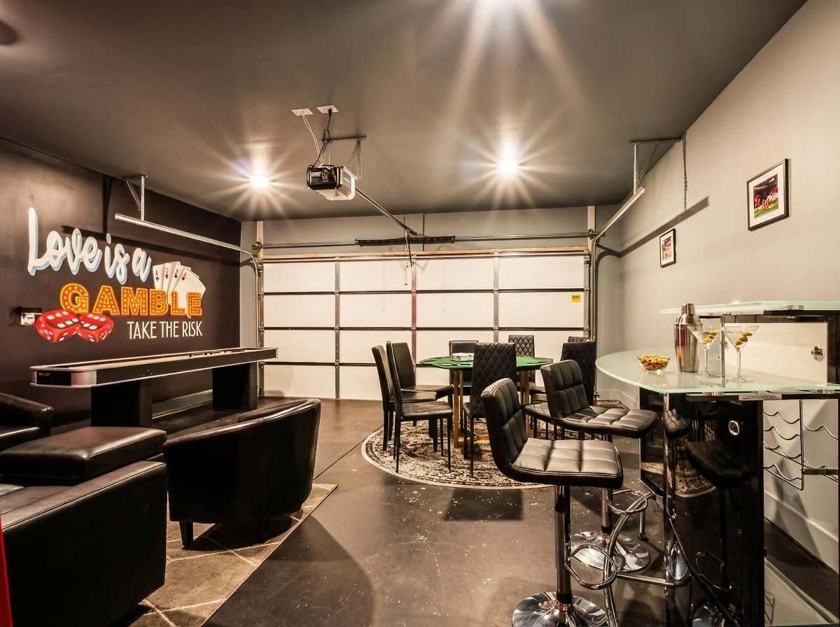 Private With Rooftop Game Near Downtown