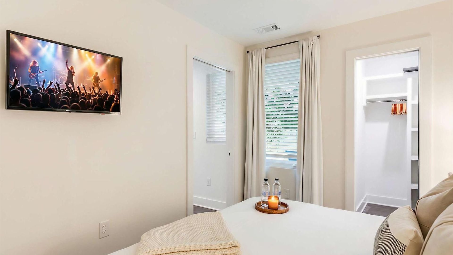 Rooftop Views & Patio Lounge Near Downtown * Nashville