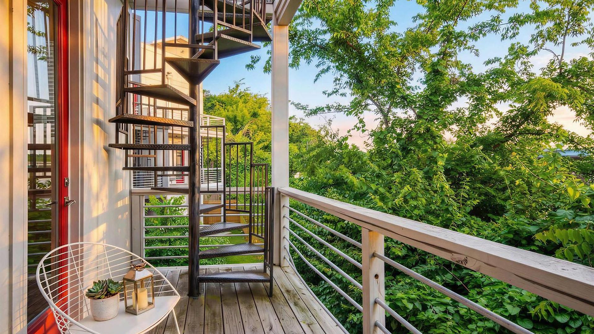 Rooftop Views & Patio Lounge Near Downtown Nashville