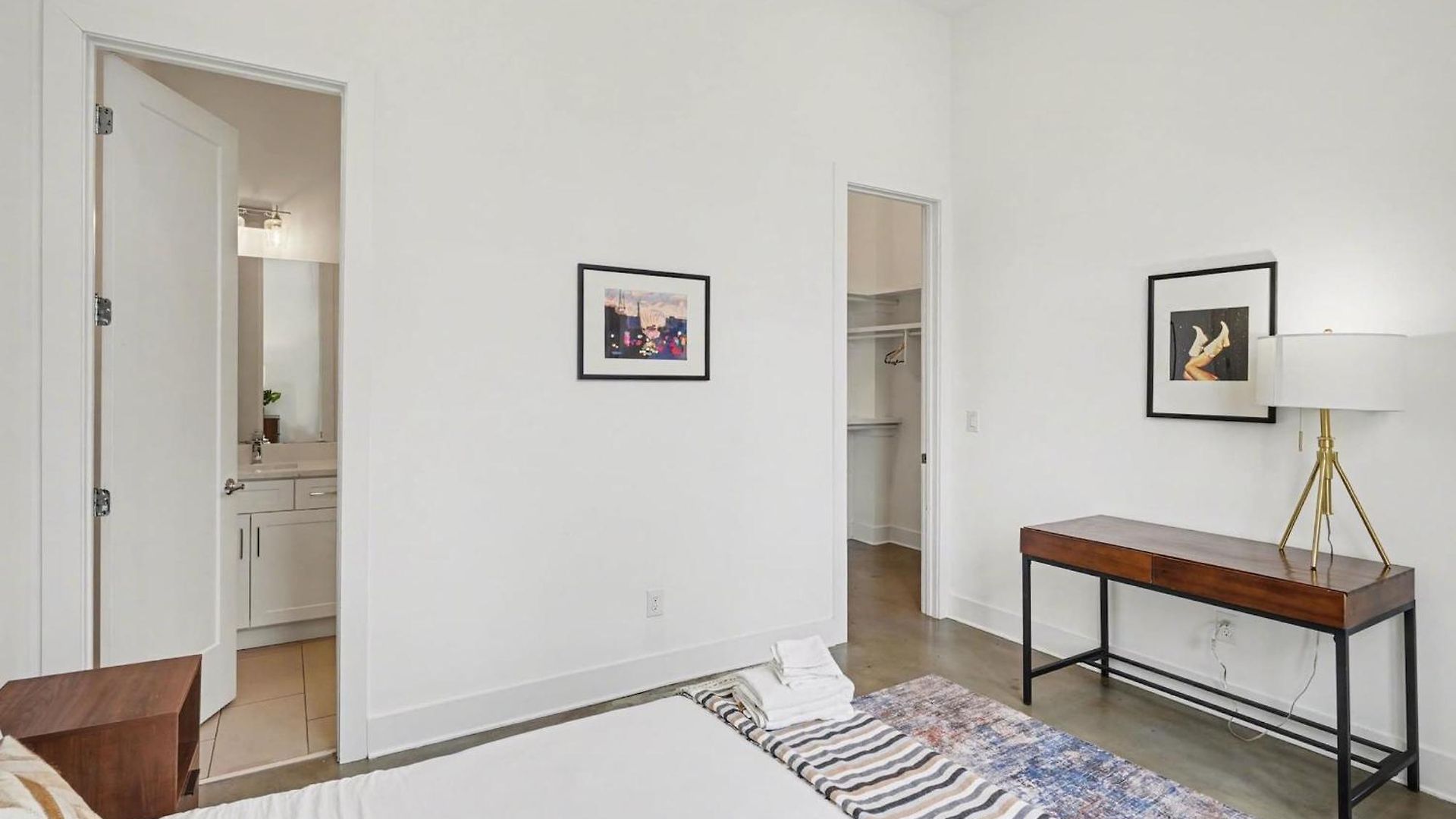 Modern Townhome W Rooftop Views Near Broadway