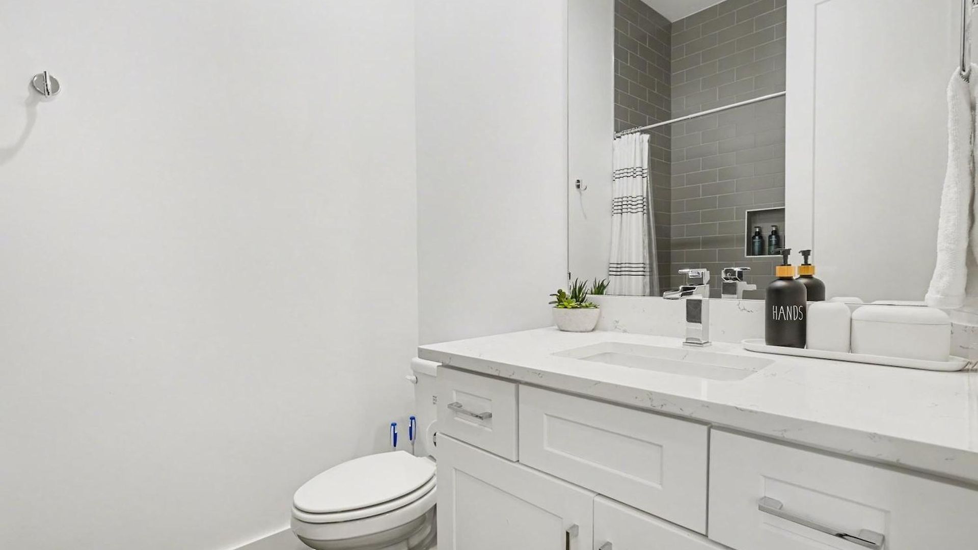 Modern Townhome W Rooftop Views Near Broadway Holiday home