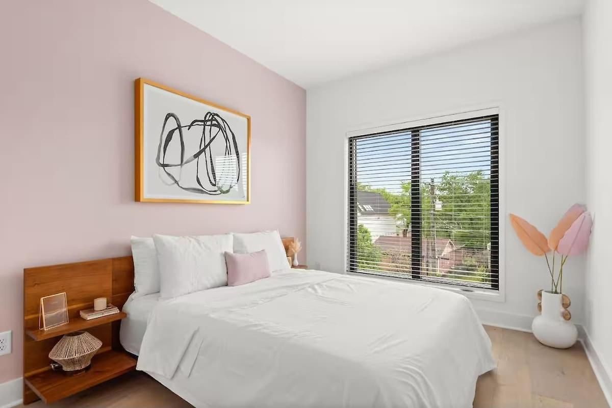 Holiday home True Hue - Private Patio - Mins To Broadway *