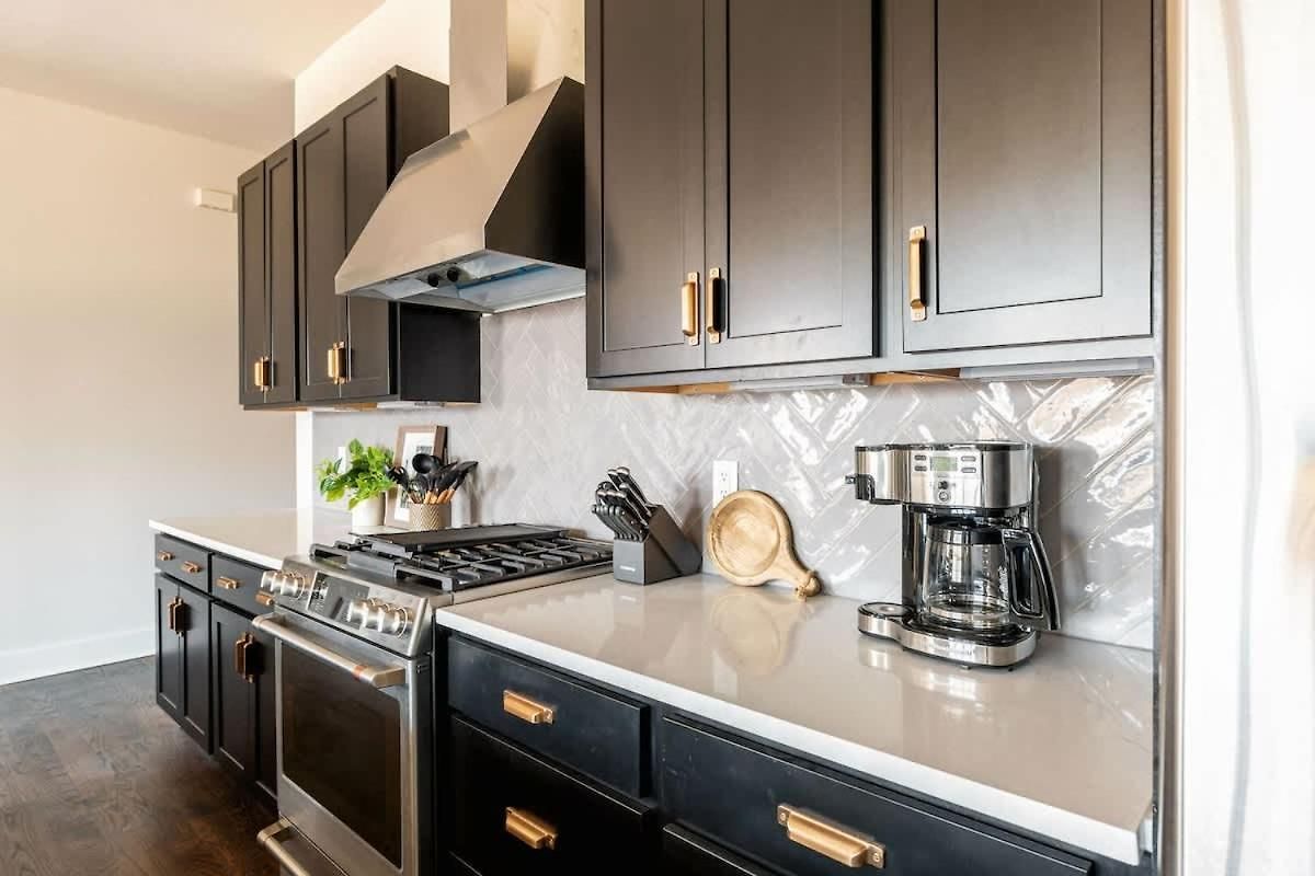 Boots & Broadway - 2 Units - Mins To Broadway *