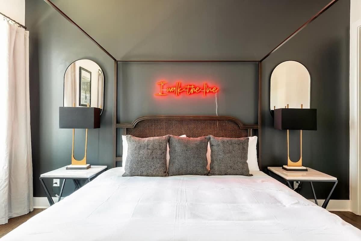 Boots & Broadway - 2 Units - Mins To Broadway Holiday home *