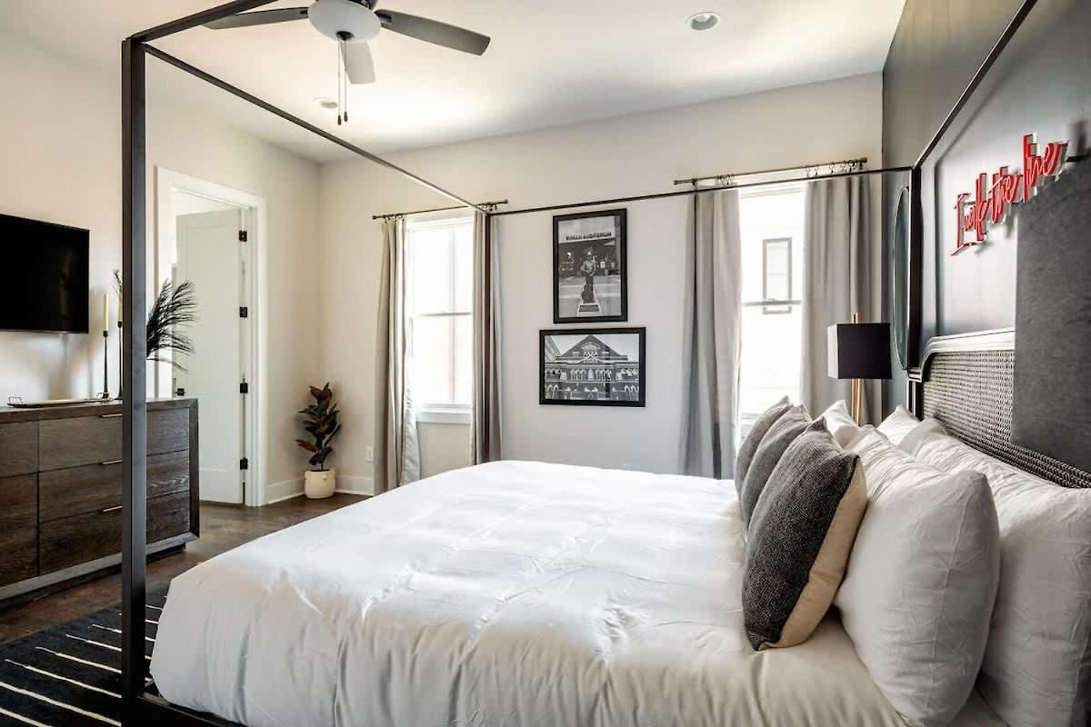 Boots & Broadway - 2 Units - Mins To Broadway Holiday home *