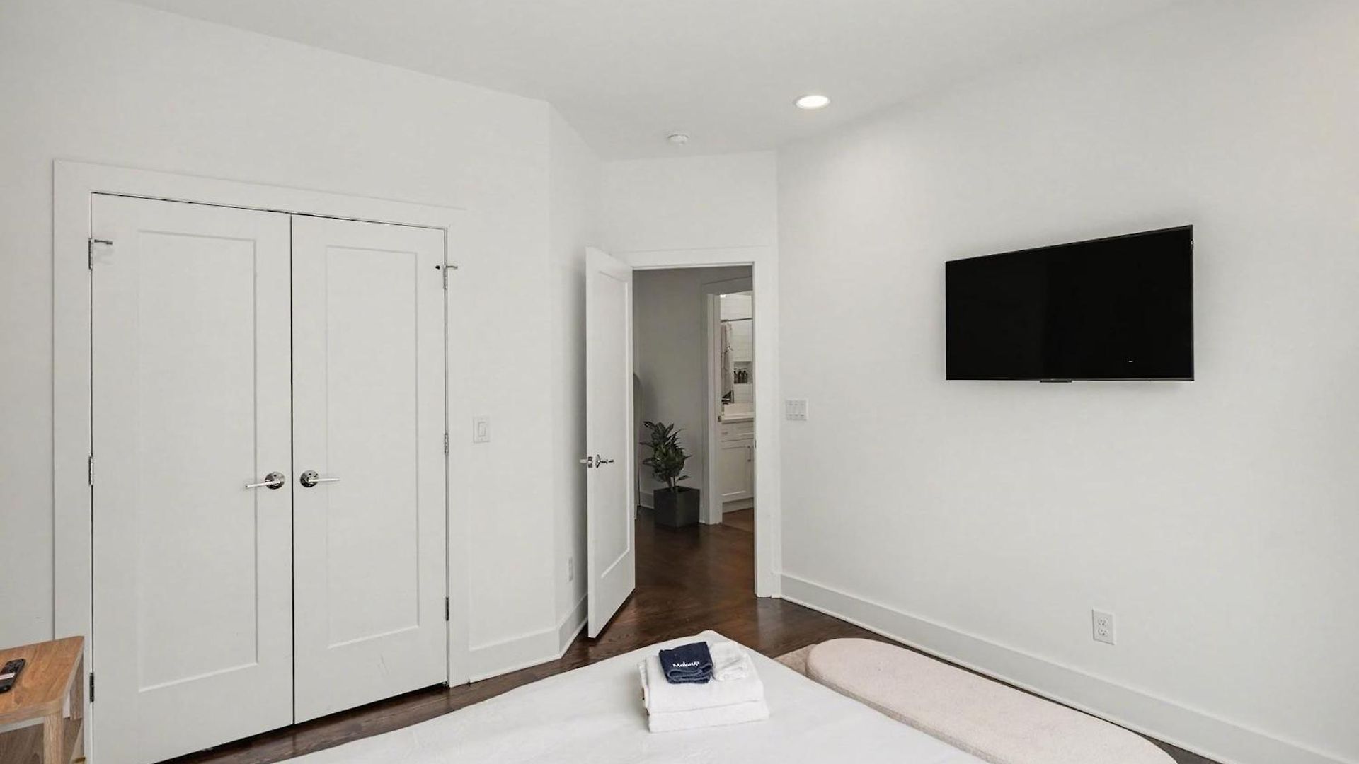 Modern Townhome W Rooftop Views Near Broadway *