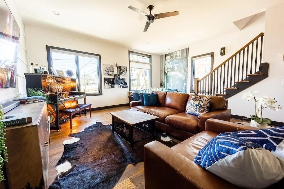 Boots & Broadway - 2 Units - Mins To Broadway *