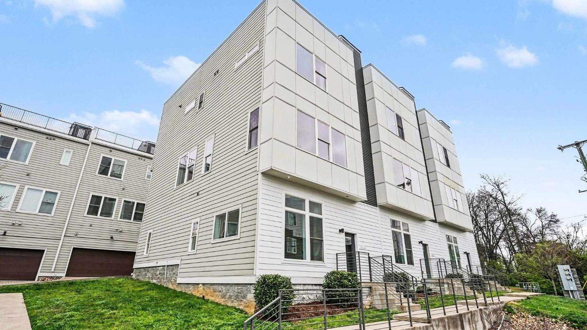 Trendy Townhome W Rooftop Views Near Broadway