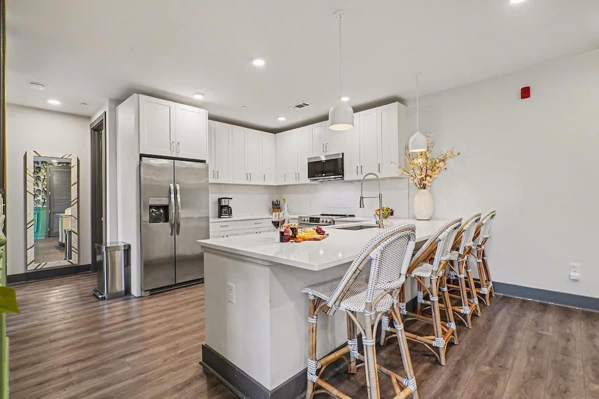 Petal & Palm-rooftop Patio & Gym-mins To Broadway Holiday home *