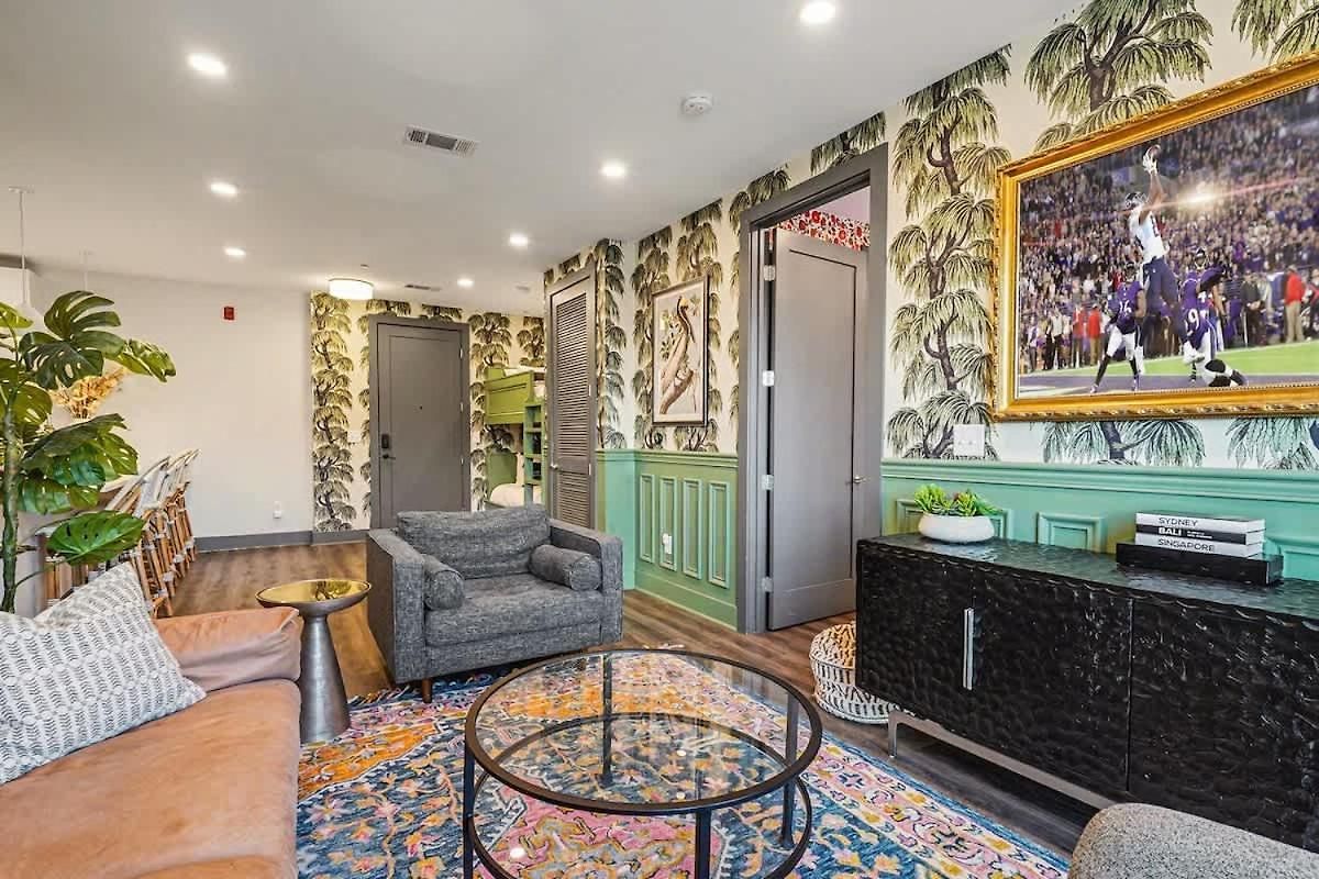 Petal & Palm-rooftop Patio & Gym-mins To Broadway Holiday home